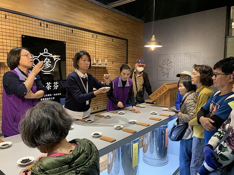 茶博館將於12月份辦理兩場次「茶山手語導覽一日遊」活動，帶領聽障朋友認識茶文化。