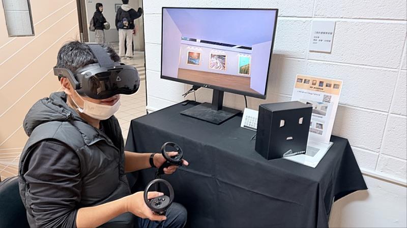 藉由VR走入藝術家構築的光影空間。