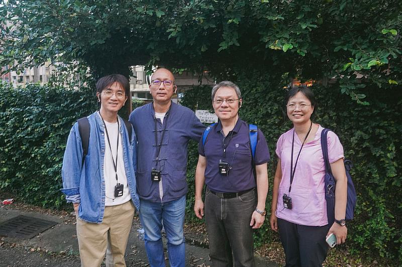 南大EMBA帶隊師長於頭城老街與學生交流管理視角,連結產業、文化與永續行動。