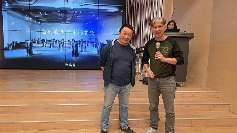 徐瑞憲藝術家（左）、邱國峻院長（右）開幕合影。