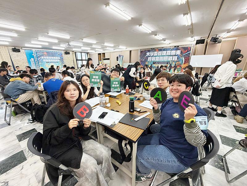 文化大學獲獎團隊積極參與「企業永續行銷人才培育計畫」，深度掌握ESG與永續行銷概念，並以實作累積扎實分析與提案能力，於競賽中以清晰架構與永續視角獲評審肯定。