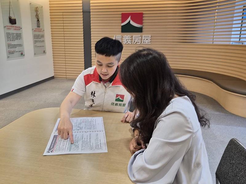 信義房屋林逸柔主任建議,買賣房產價金高,「履約保證」很重要,若對流程不熟悉的民眾有買賣需求,建議洽詢提供一條龍服務的直營體系房仲。