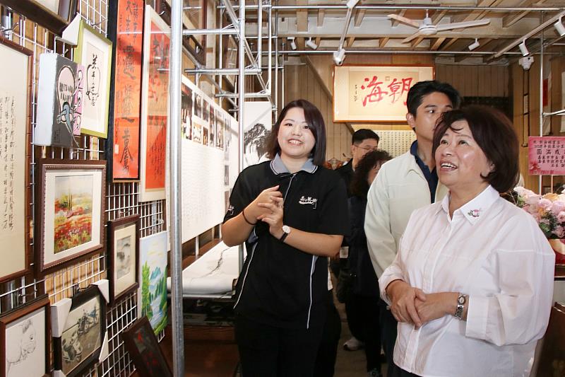 市長黃敏惠參觀朝海裱畫首次導覽及交流。