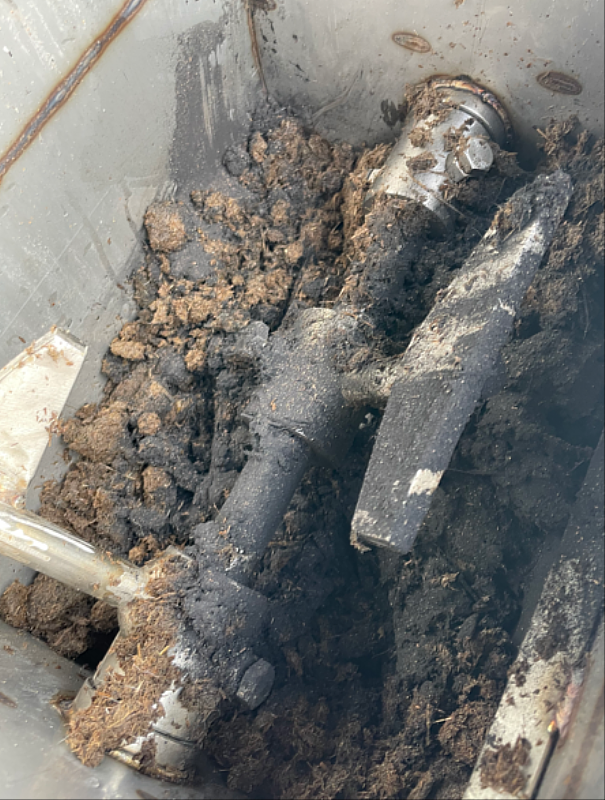 牛糞於高溫下之酵素轉化程序（有限責任花蓮縣綠電學習社區合作社提供）