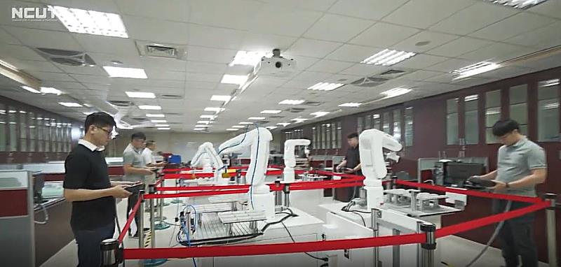 勤益電資學院機械手臂實驗室