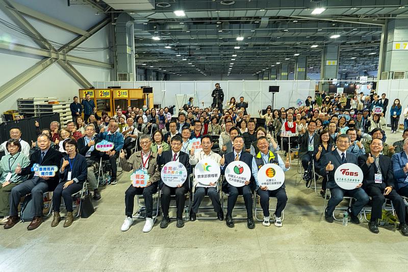 陳主秘和與會貴賓合影。