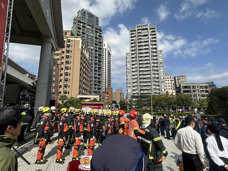 執行高樓火災搶救演練。