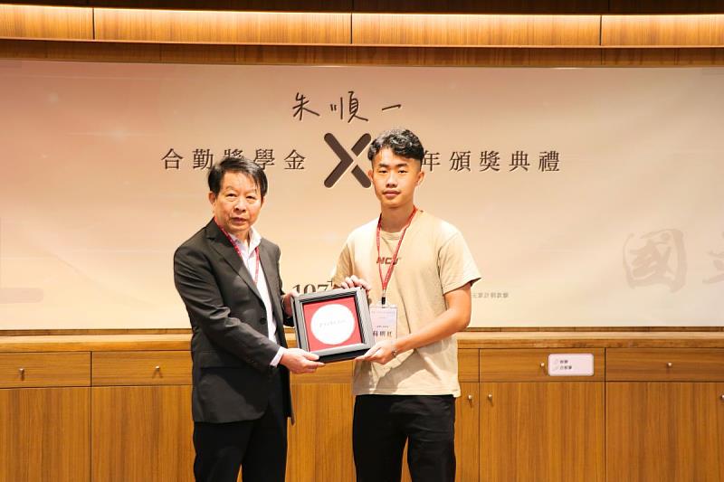 電機系蘇明廷同學希望未來能將今日的助力化為回饋社會的行動。