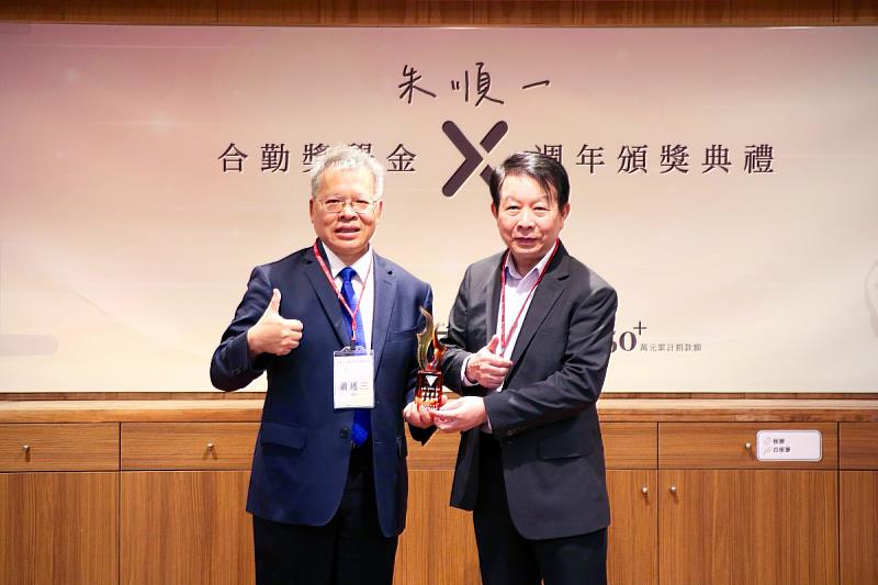 自104學年度起，朱順一董事長支持中大教育發展已經10年。