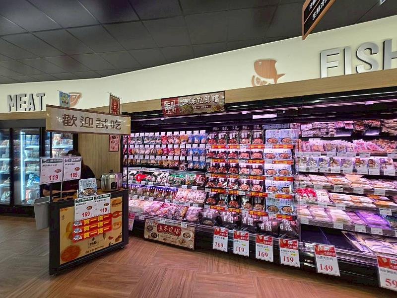 「崁頂中正」設有美味堂調理熟食區,讓民眾備餐更省時省力。