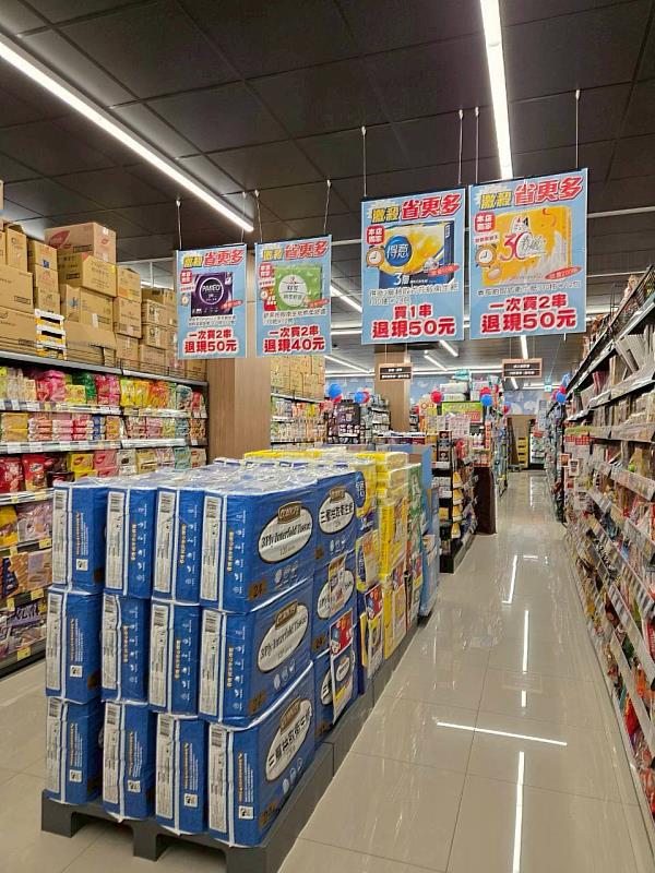 「崁頂中正」日用品、民生用品,一應俱全。