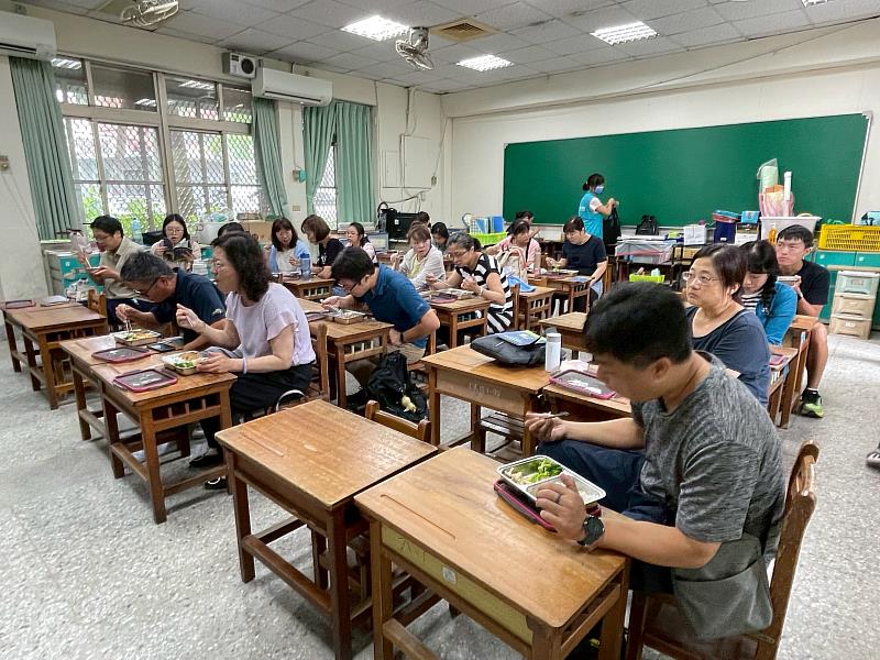 三民國小辦理會議使用循環餐盒供餐。