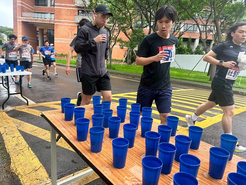 清大校園路跑使用循環杯。