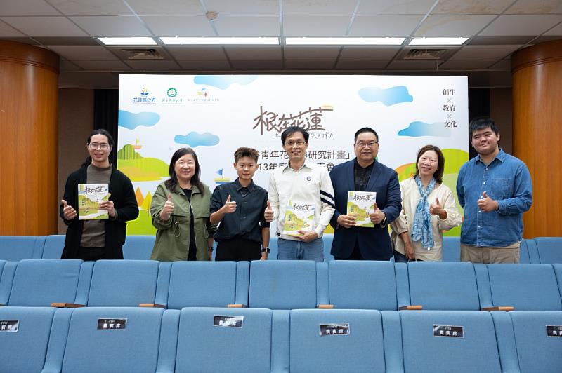 倪華恩同學、蔣念祖老師、何忻豫同學、楊昌斌副院長、廖慶華院長、葛世萱老師、黃致豪同學。