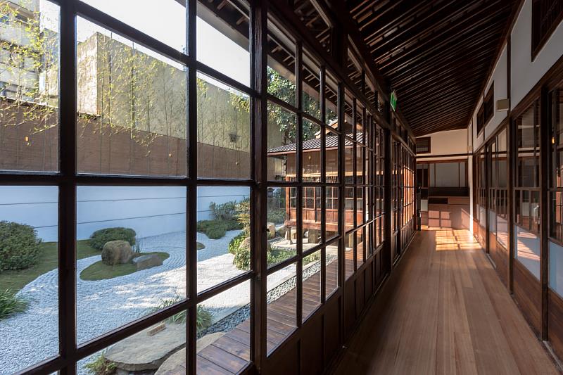 台北最美老屋的年末限定靜謐。賓客能拋卻一整年的忙碌，於光影流轉中品味美食，與歷史對話。贈予自己一份遠離喧囂、重新與自我連結的靜謐享受。