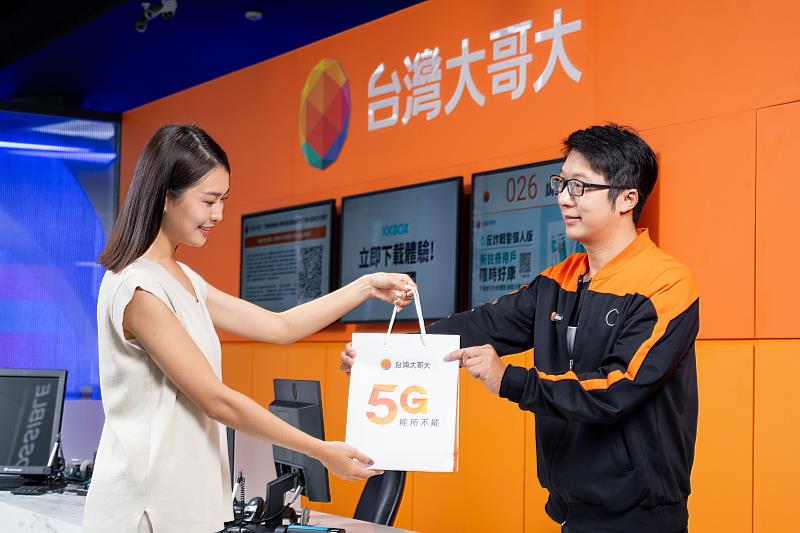 台灣大29日將於全台實體與網路門市同步開賣最新iPad Pro M5，搭配5G月租1,399元、綁約24個月及舊換新優惠最高折24,900元，即可0元帶走。