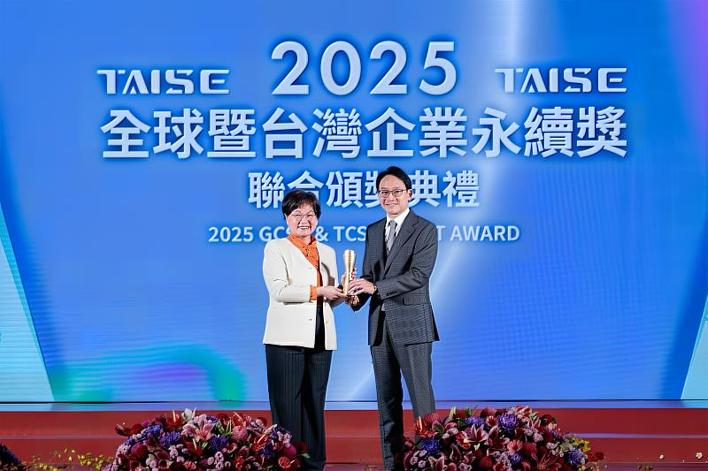 凱基人壽在素有「台灣永續奧斯卡」之稱的TCSA台灣企業永續獎中，獲得5項大獎殊榮肯定，由容覺生執行副總經理（右）代表出席受獎，展現凱基人壽在永續治理、創新服務與普惠金融的全方位成果。