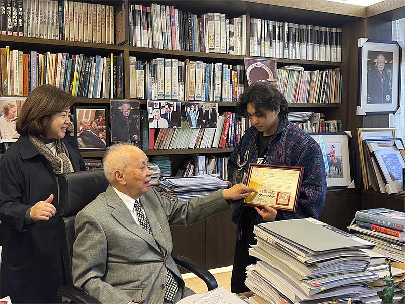 實踐大學謝孟雄董事長特別勉勵「街樂園 Street Paradise」榮獲U-start績優團隊肯定。