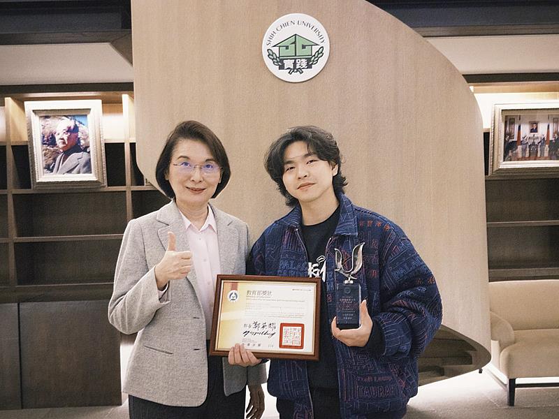 實踐大學洪久賢校長嘉許「街樂園 Street Paradise」榮獲U-start績優團隊肯定。