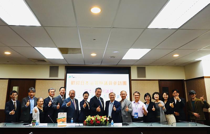 日本滋賀縣議員來台參訪，雙方貴賓合影。