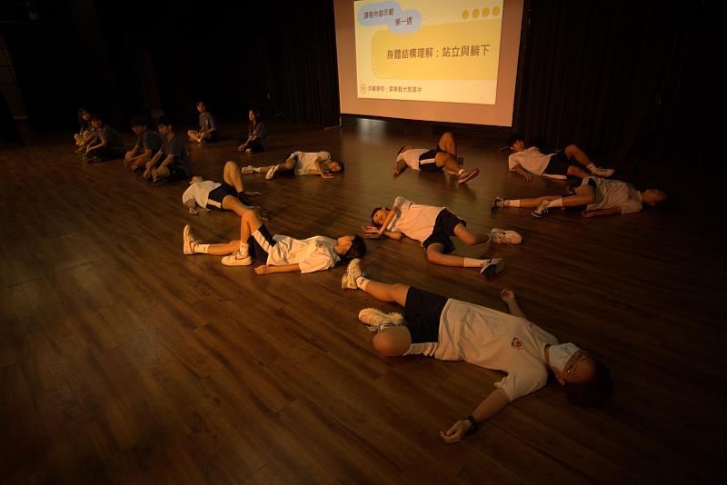 成果展演邀請屏東大同高中、高雄新莊高中及臺南安平國中3所合作學校共同演出。