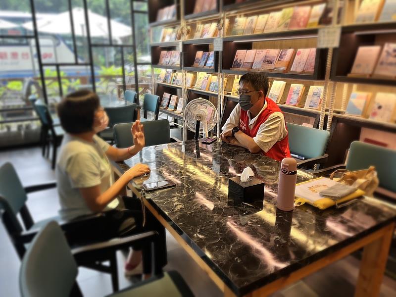 部分長輩心情無法排解,很希望能向人傾訴;也有長者反過來關心志工,讓志工深刻體會「施比受更有福」的真諦。