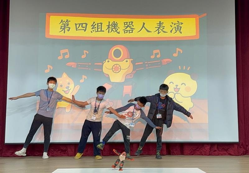 大朋友×小朋友共學營－與機器人共舞。