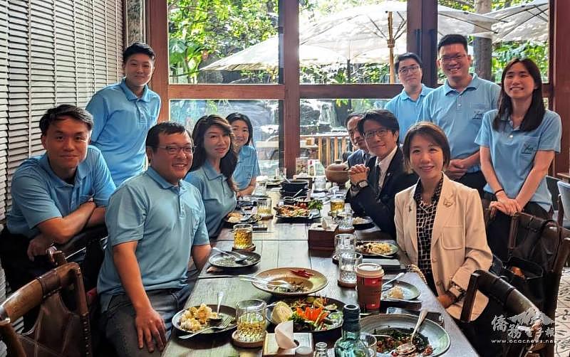 會後餐敘合影。