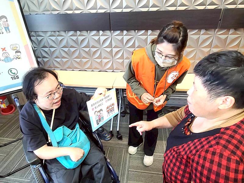 由編譯小組成員擔任關主,小作所學員來闖關。