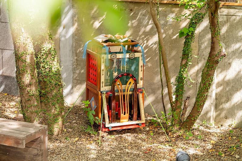 展覽作品《紅色滋味－堆石》。