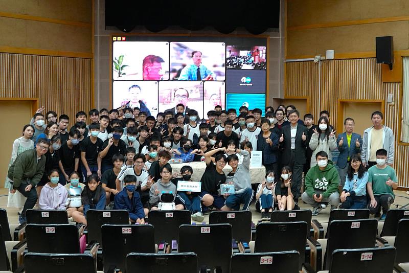 南大攜手國科會舉辦Kiss Science科普活動，國內外貴賓與師生齊聚南大，共同見證AI科技結合語言與科學教育的交流成果。