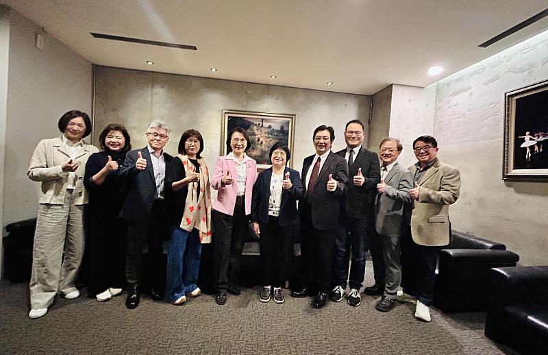 教育部青年發展署陳雪玉署長（左6）與實踐大學師長合影。