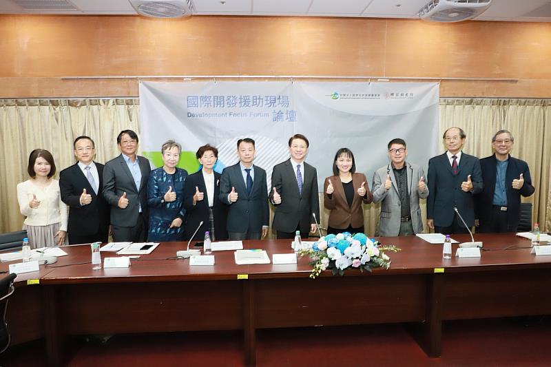 國合會2025年第3屆「國際開發援助現場論壇」與會貴賓合影。