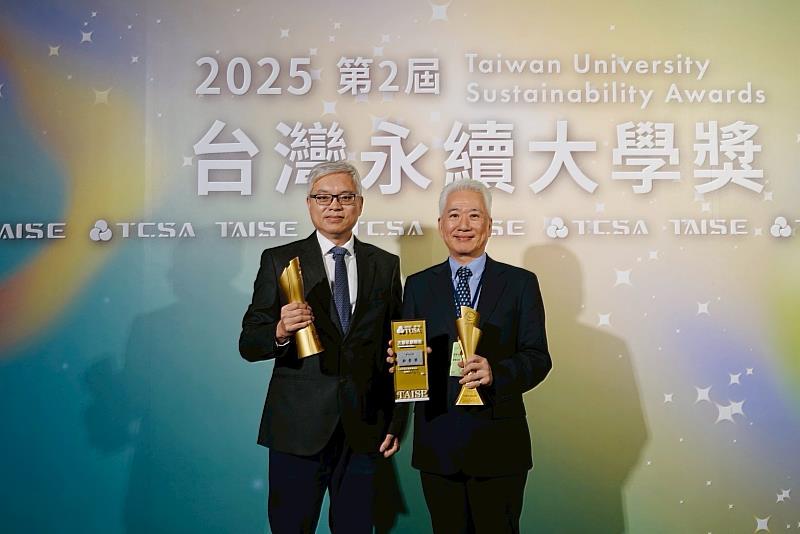 東海以「教育實現共好社會與未來」的理念，盼與各界一同邁向下個卓越共好的里程碑。典禮當日永續處處長陳鶴文(左)也一同到場見證榮耀。