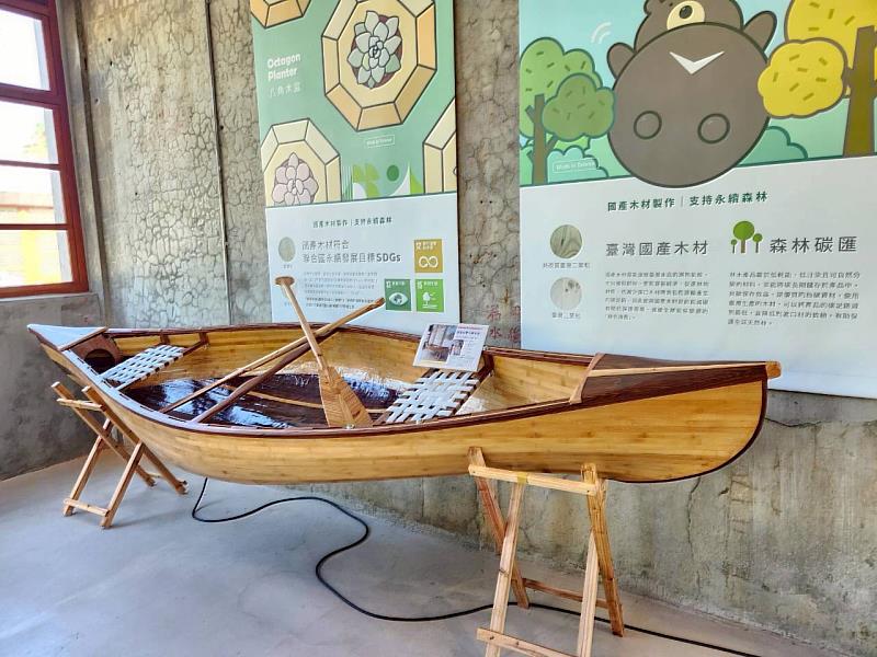 國產材臺灣二葉松、臺灣杉及孟宗竹打造雙座獨木舟