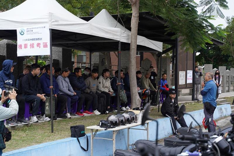 術科測驗-騎乘循環檔車