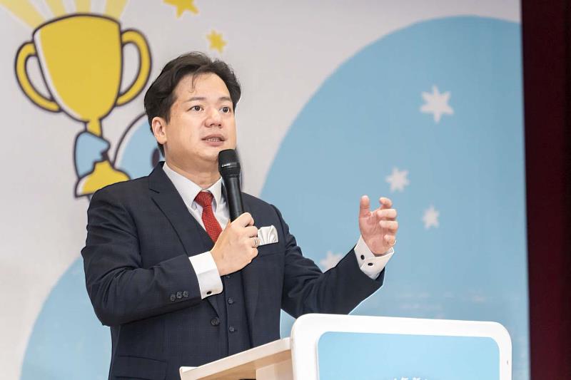 代理市長邱臣遠致詞勉勵。