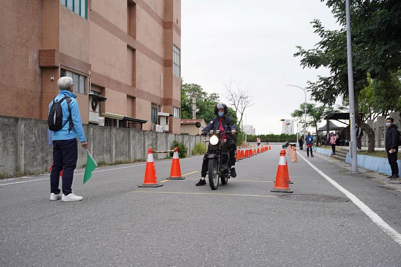 術科測驗-騎乘循環檔車