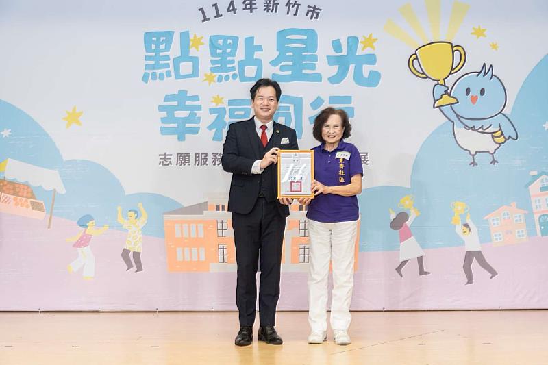 最年長89歲王玉英奶奶獲衛福部銅質獎肯定。