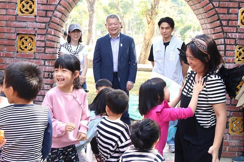 0_林瑞彥副市長至《揣啥物》繪本劇場現場觀賞演出