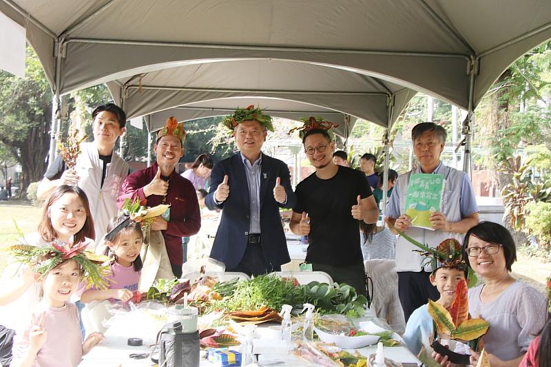 0_林瑞彥副市長戴上花圈成為焦點