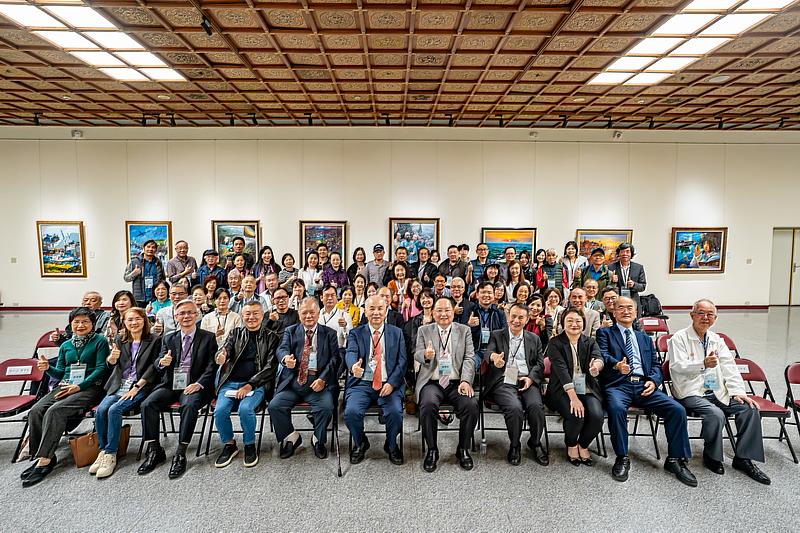 財團法人宜蘭吳沙文化基金會主辦的「藝起前行—吳沙藝文比賽十週年成果展」，今（29）日上午10時30分於國立中正紀念堂一樓3展廳舉行盛大開幕儀式。現場匯聚了藝文界重量級貴賓、歷屆評審大師及得獎新秀。