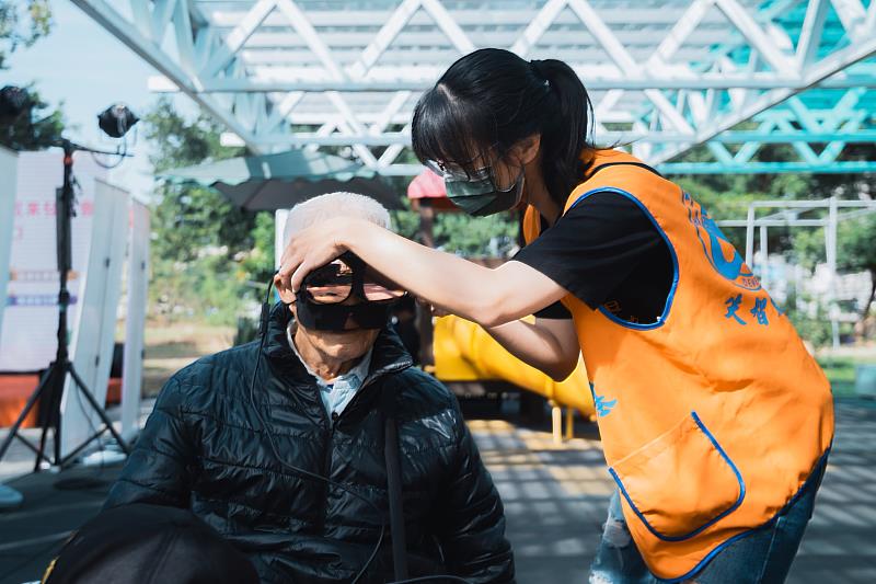 0_VR體驗(不洗澡的阿公)