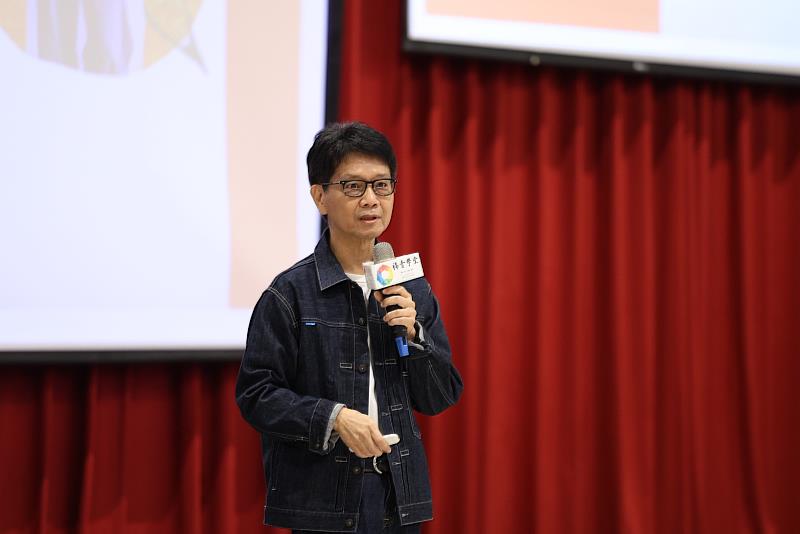 知名作家侯文詠受邀至中山醫大分享人生歷程與創作心路。