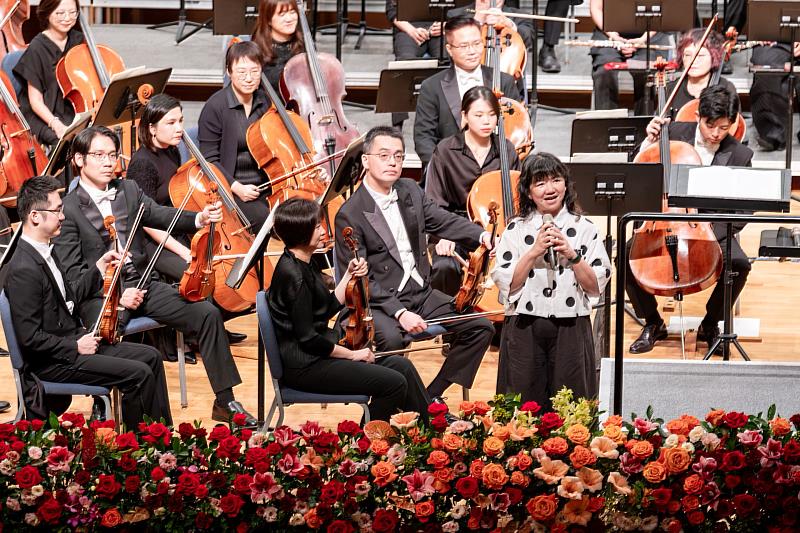 文化部次長李靜慧表示，國臺交80年的歷史絕非輕盈而過，而是由無數「有重量、有故事」的努力所堆疊而成，期許國臺交持續以音樂陪伴臺灣、面向世界，讓更多故事在旋律中延續與綻放