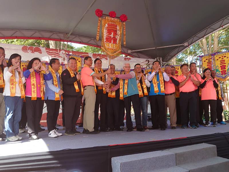 三界爺文化祭促族群共融，合照。