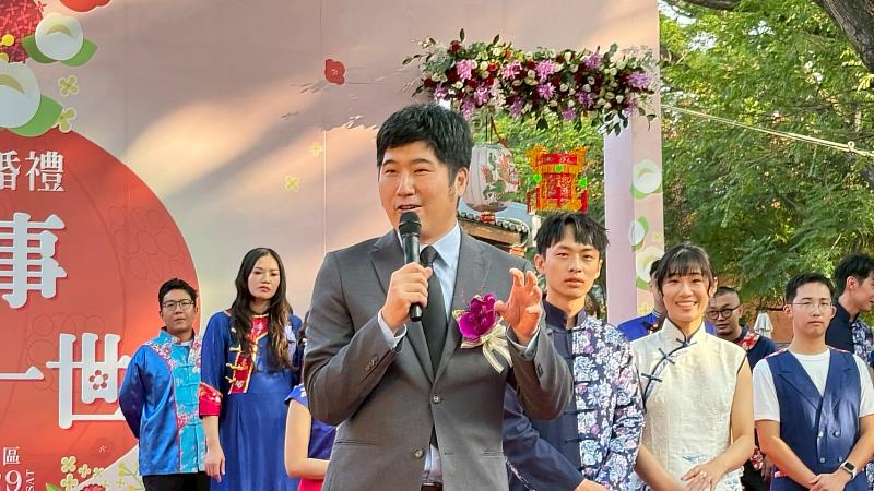 2025高雄客家婚禮登場，邱副主委致詞。