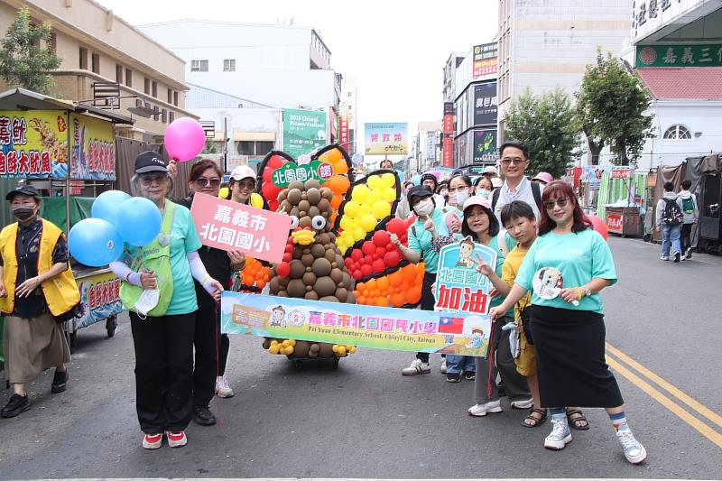 「嘉義建城321，諸羅志工來+1」文化路踩街。