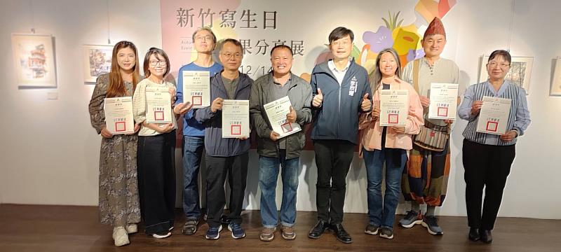 文化局副局長李欣耀頒發感謝狀。