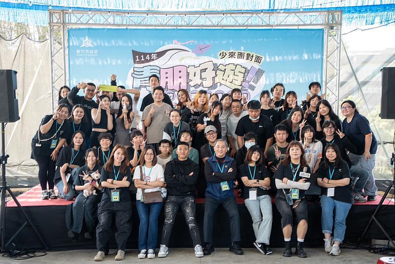 青朋好遊-少來面對面活動大合照。